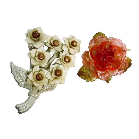 Vintage Pair Of Plastic Flower Brooches With Floral Bouquet & Rose Design (5771) - Picture 1 of 11